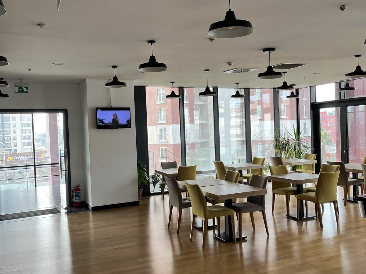 Yazılım Eğitimi ve Kafe